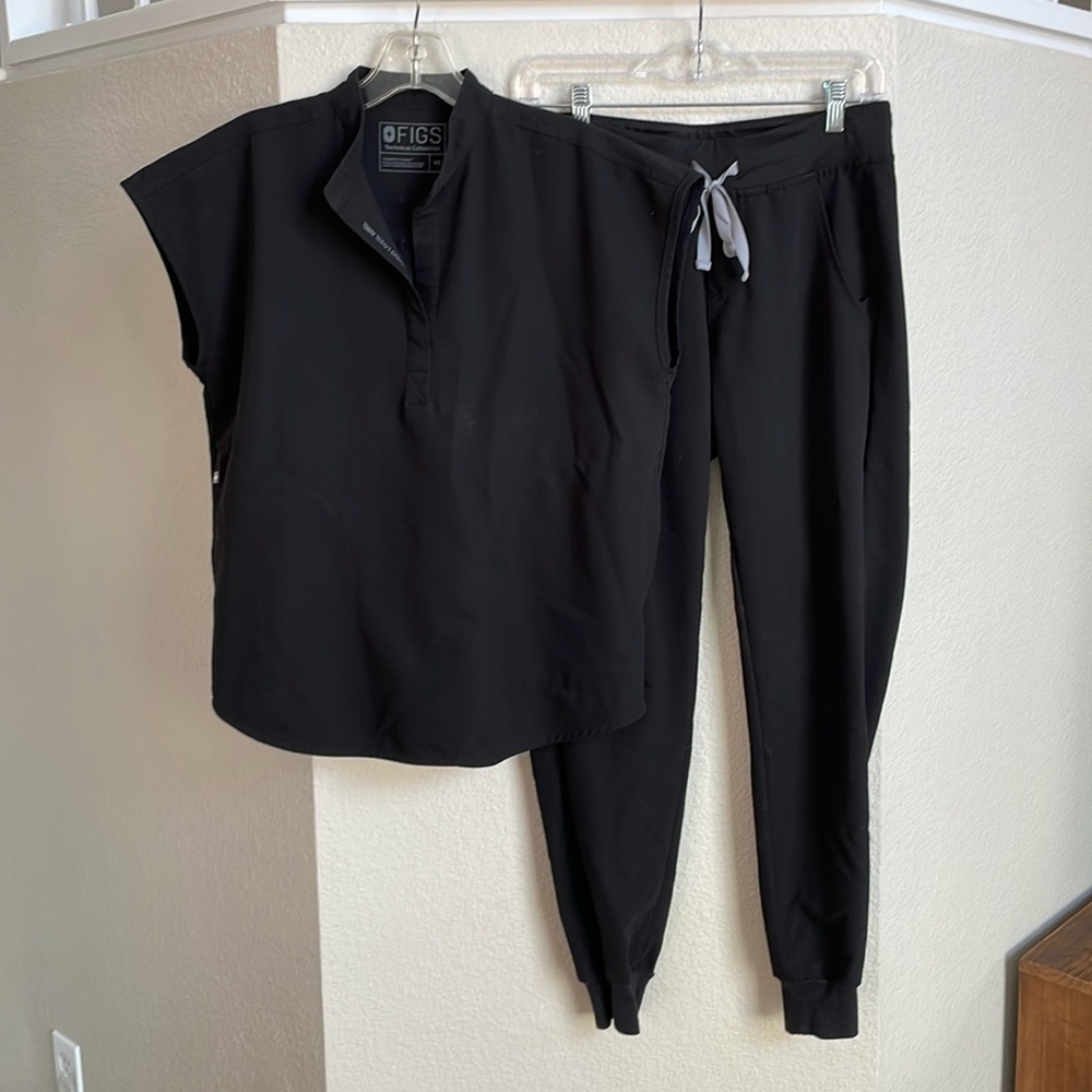 Figs scrub set size extra small, Rafaela top, Zamora pants, black